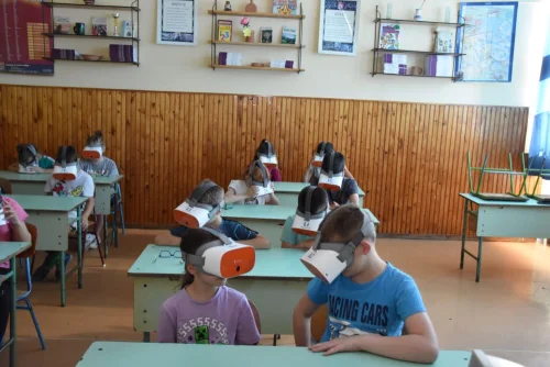 Mosolyogva tanulni - Virtuális valósággal a diákok fejlesztéséért (2024) cikk kiemelt képe